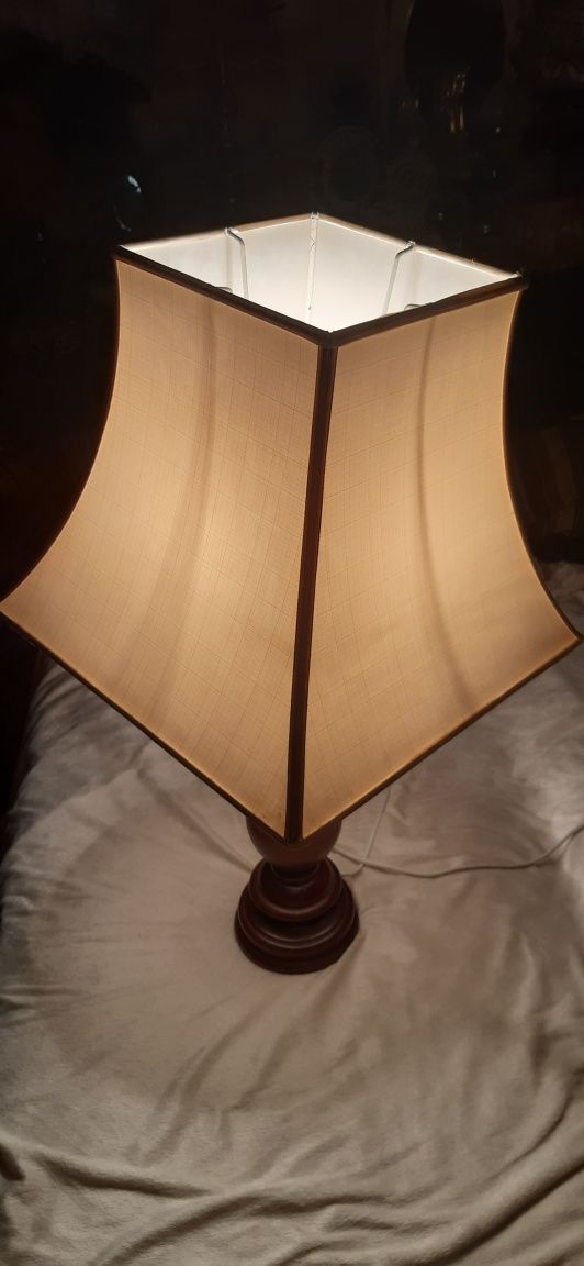 Wyprzedaż  Cena obniżona Zapraszam Drewniana lampa PRL z abażurem