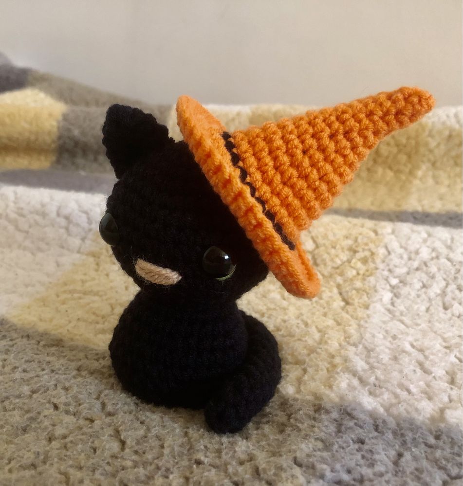 kot halloween na szydełku amigurumi