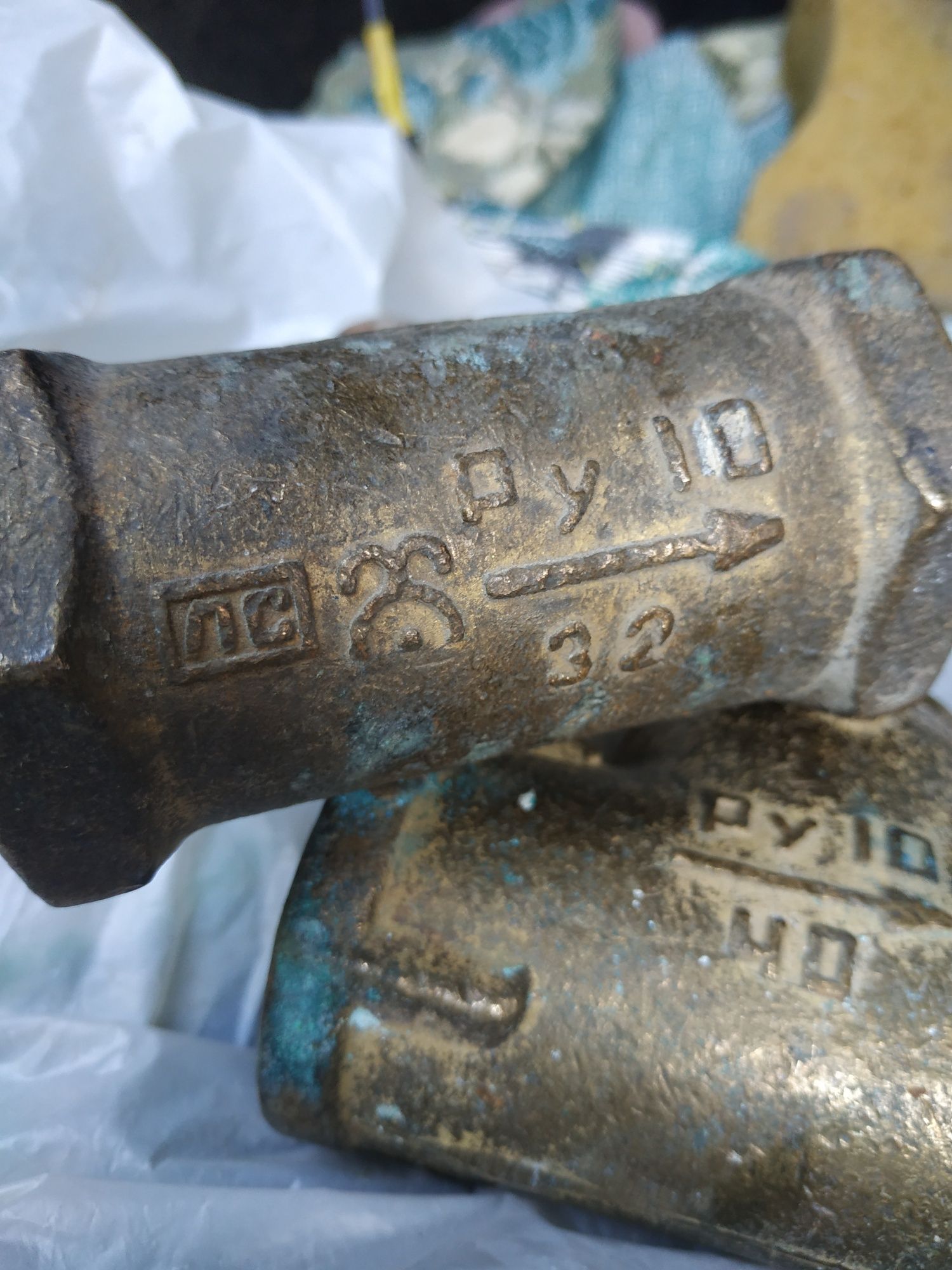 Крани водяні нові і б у чавуні і бронзові 32 40 50
