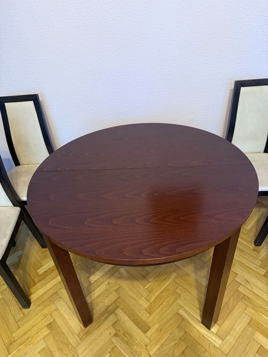 Stół drewniany okrągły rozkładany.