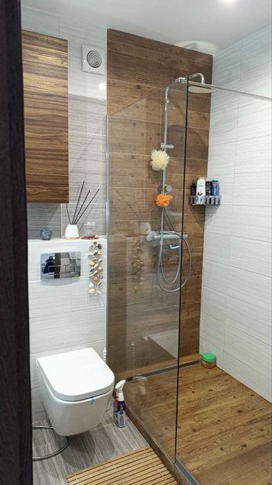 Продаю 2к квартиру в центрі біля стометрівки в новобудові.Документи є