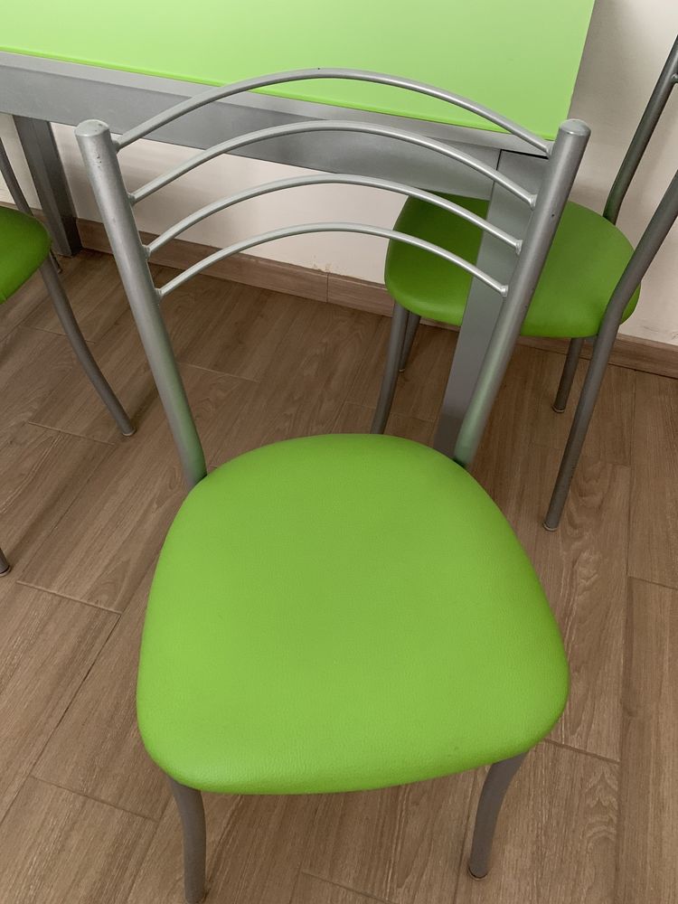 4 cadeiras cor verde