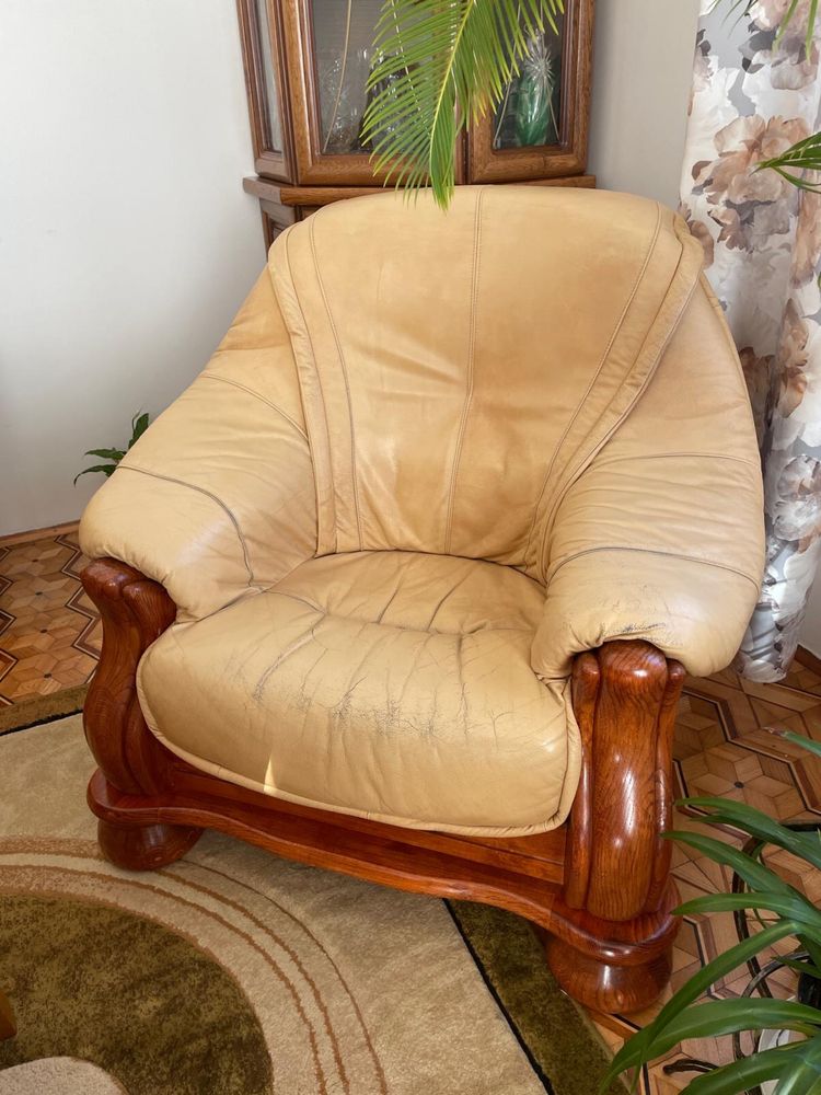 Komplet Mebli – Sofa, 2 Fotele i Stolik z Litego Drewna