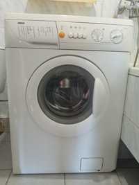 Продам стиральную машинку Zanussi FV825n