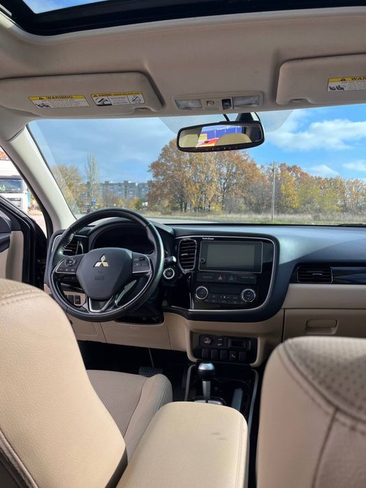 Mitsubishi Outlender 2.4 бензин 2017 рік