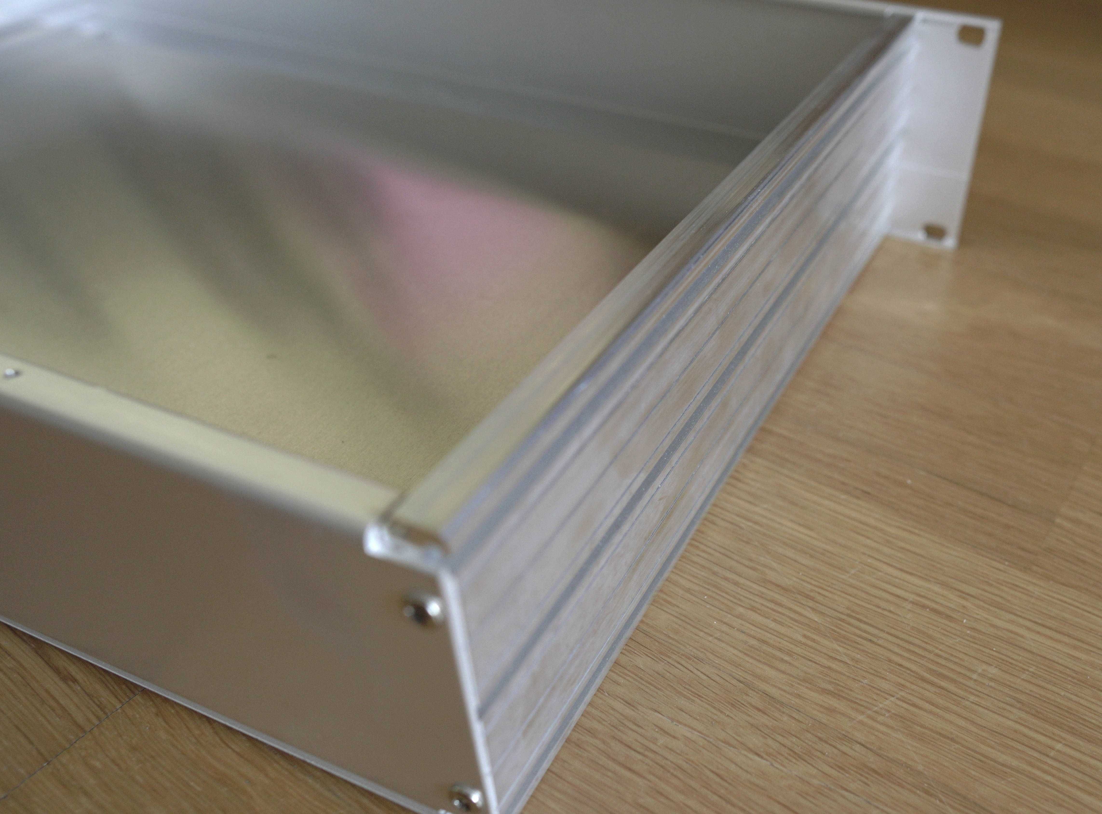 SCHROFF solidna aluminiowa obudowa 2U do szafy rack 19"