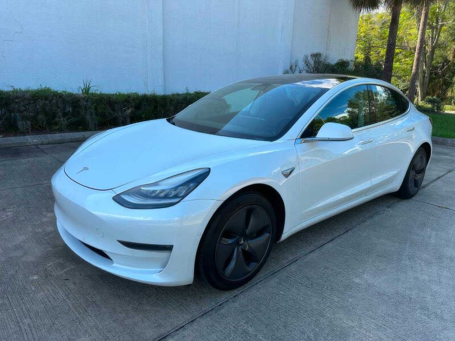 Tesla Model 3 Long Range      2019