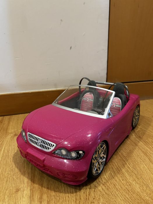 Carro descapotável da barbie