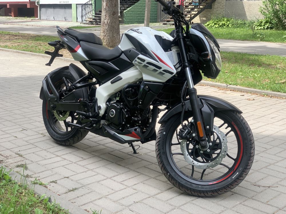 ЧОРНА ПʼЯТНИЦЯ Мотоцикл Bajaj Pulsar NS200 Гарантія 2 роки