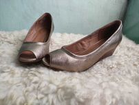 Летние туфли с открытым носком, золотые, натуральная кожа clarks 40-41