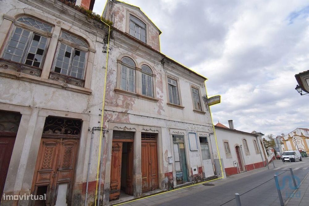 Casa tradicional T6 em Lousã e Vilarinho de 261,00 m2