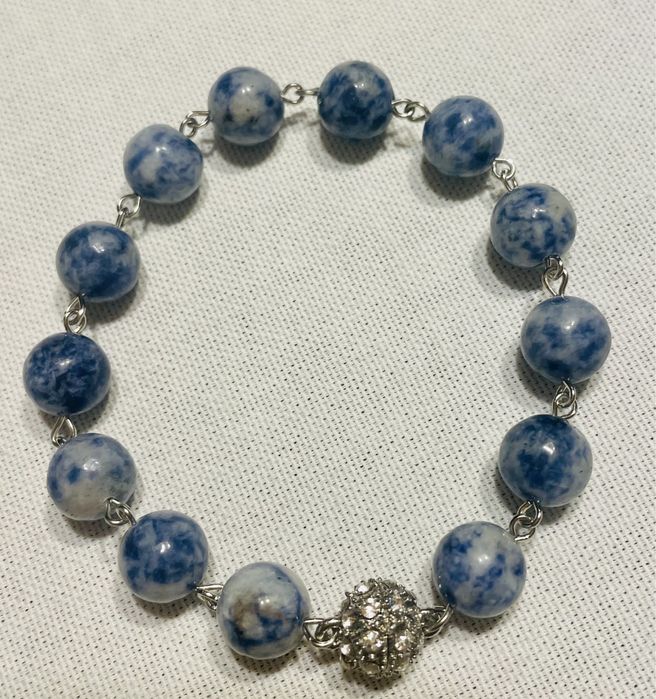 Pulseira com pedras naturais. Nova.