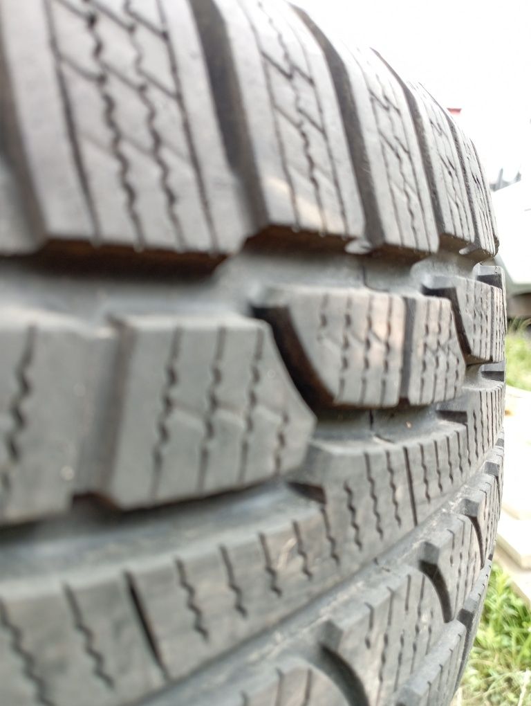 Шини 225/65R17 106H Xl