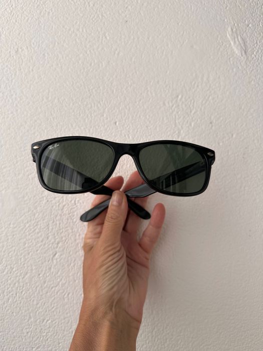 Óculos de sol Ray-Ban Wayfarer originais em preto com lentes verdes