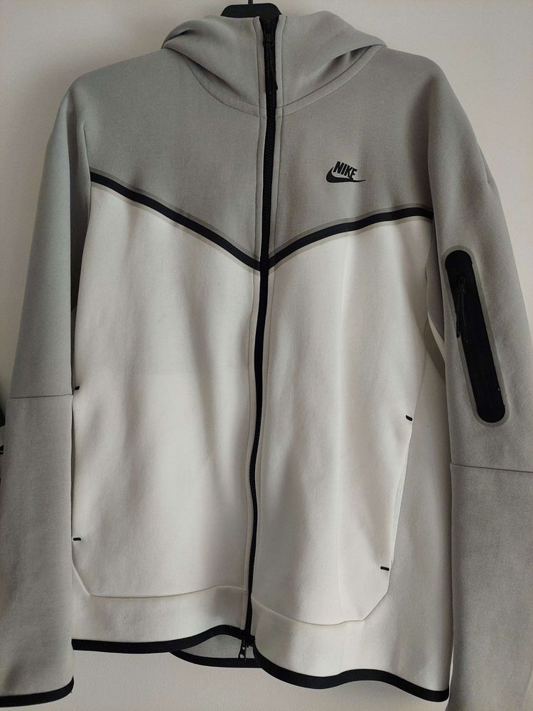 Nike Tech cinzento e branco