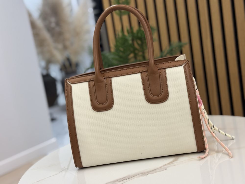 Torebka Guess Premium kuferek damska Nowa