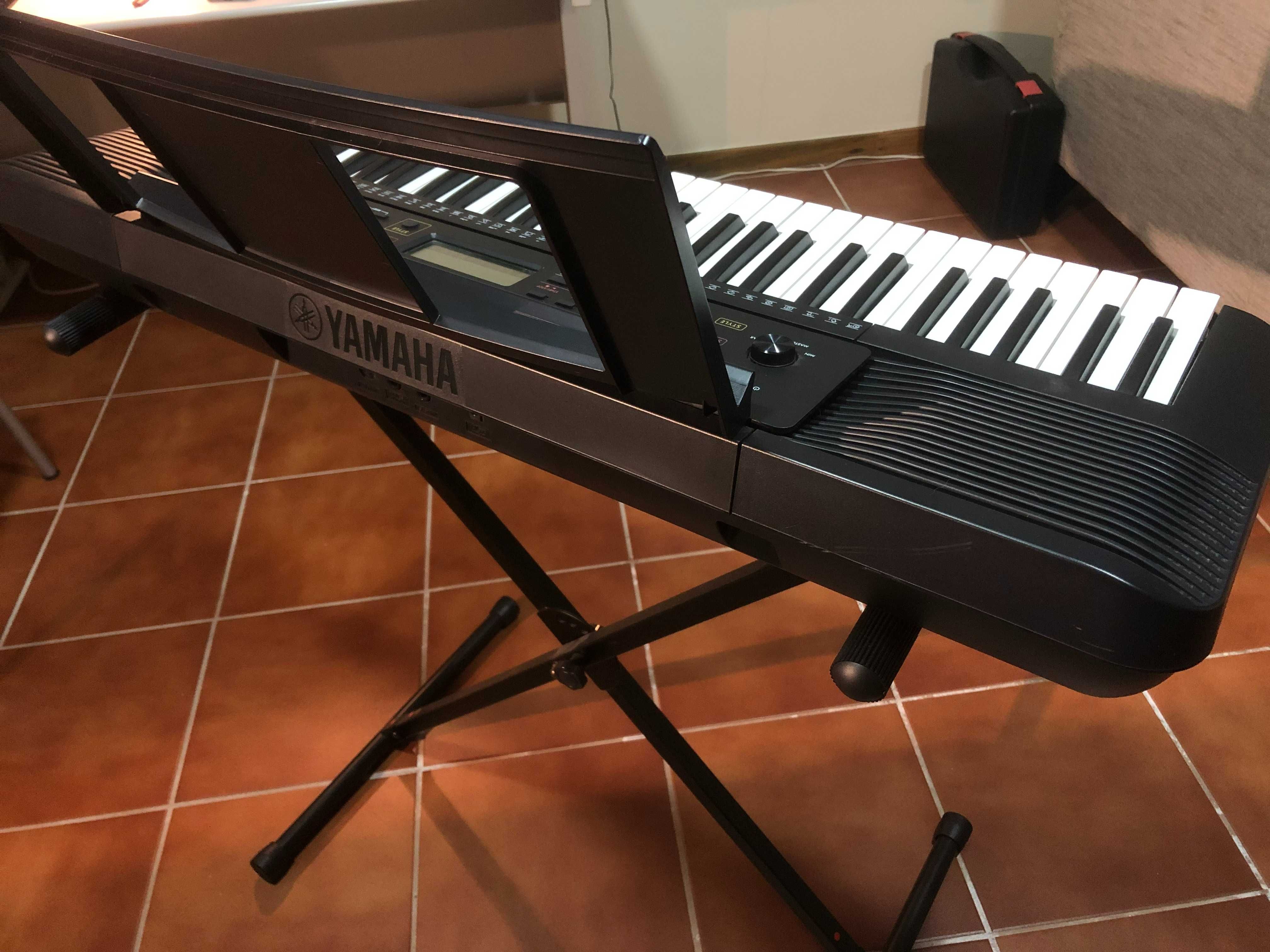 Teclado Portátil PSR-E273 YAMAHA