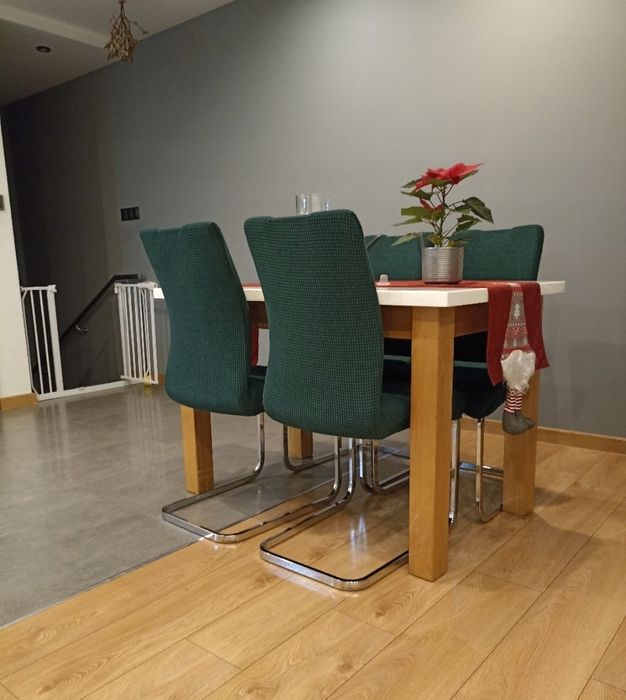 Komplet nowych pokrowców na krzesła uniwersalne elastyczne zieleń