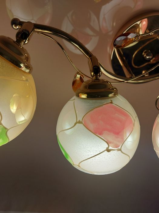 Продаю красивую люстру