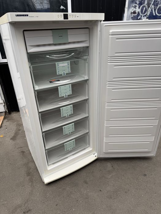 Морозильна камера Liebherr nofrost 235 L