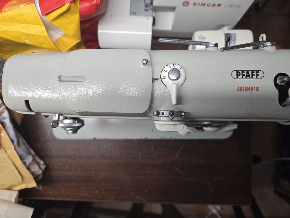 Maquina de costura PFAFF 206