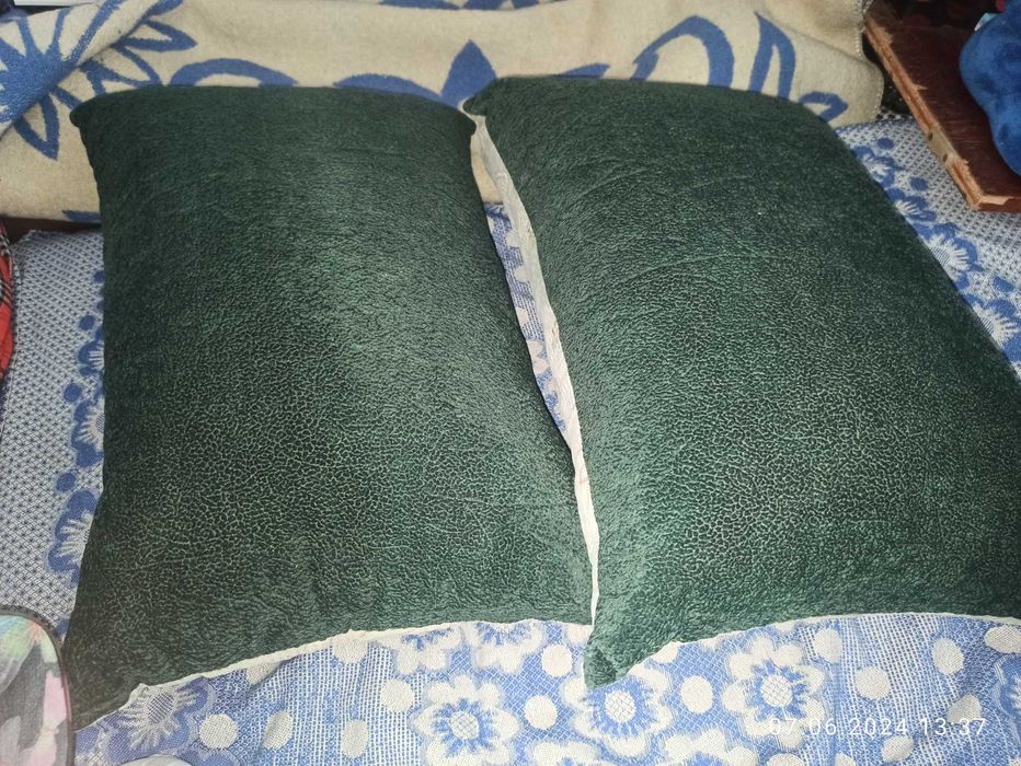 продам одеяла и подушки диванные и из куриного пера