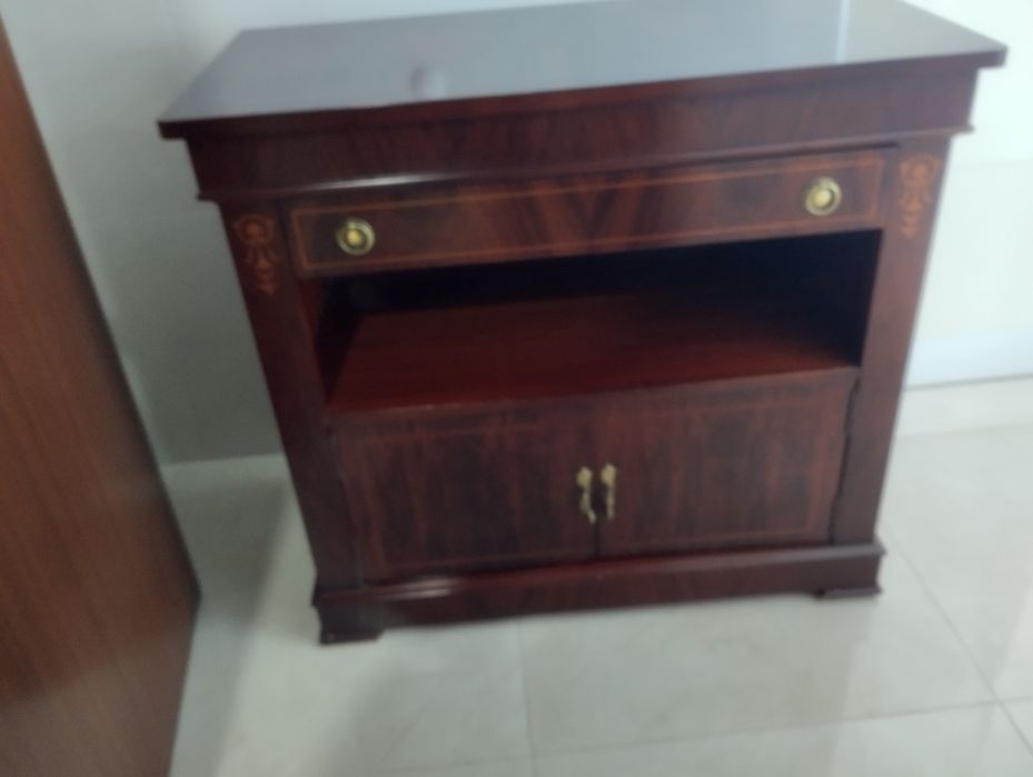 Móvel de TV em madeira