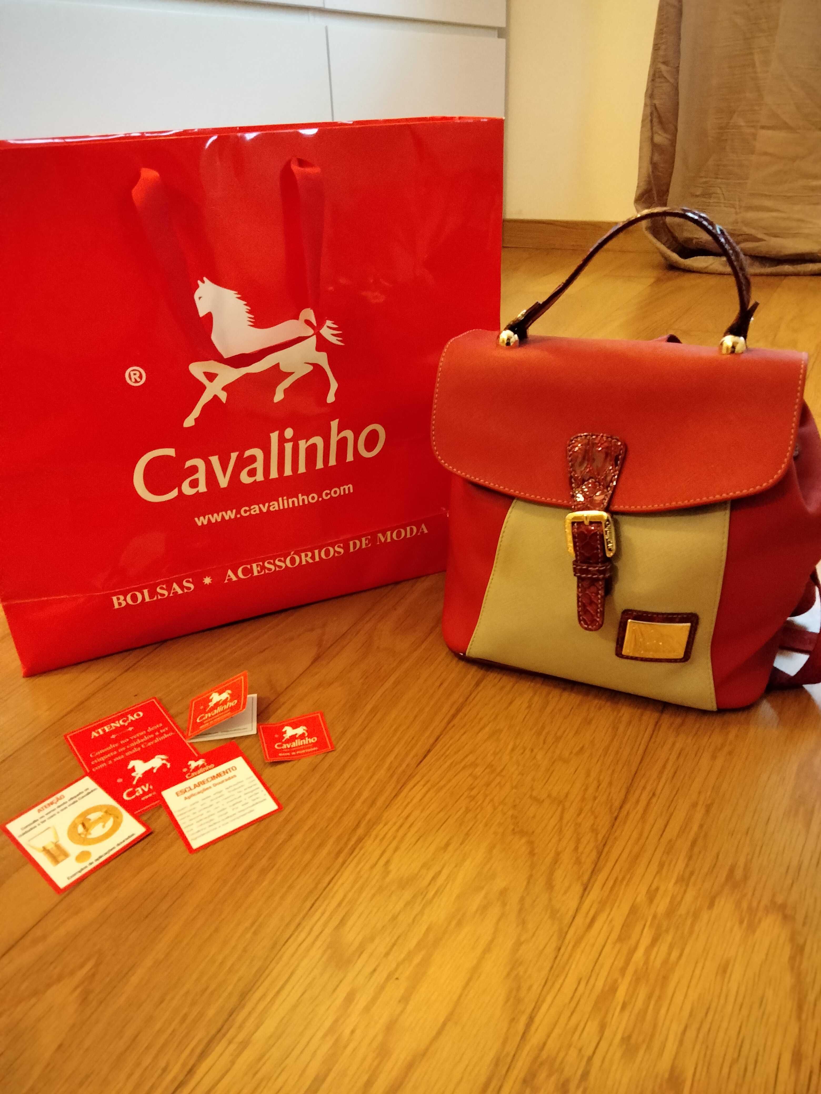 Mochila/ Bolsa Cavalinho em bege e vermelho e porta moedas Oferta