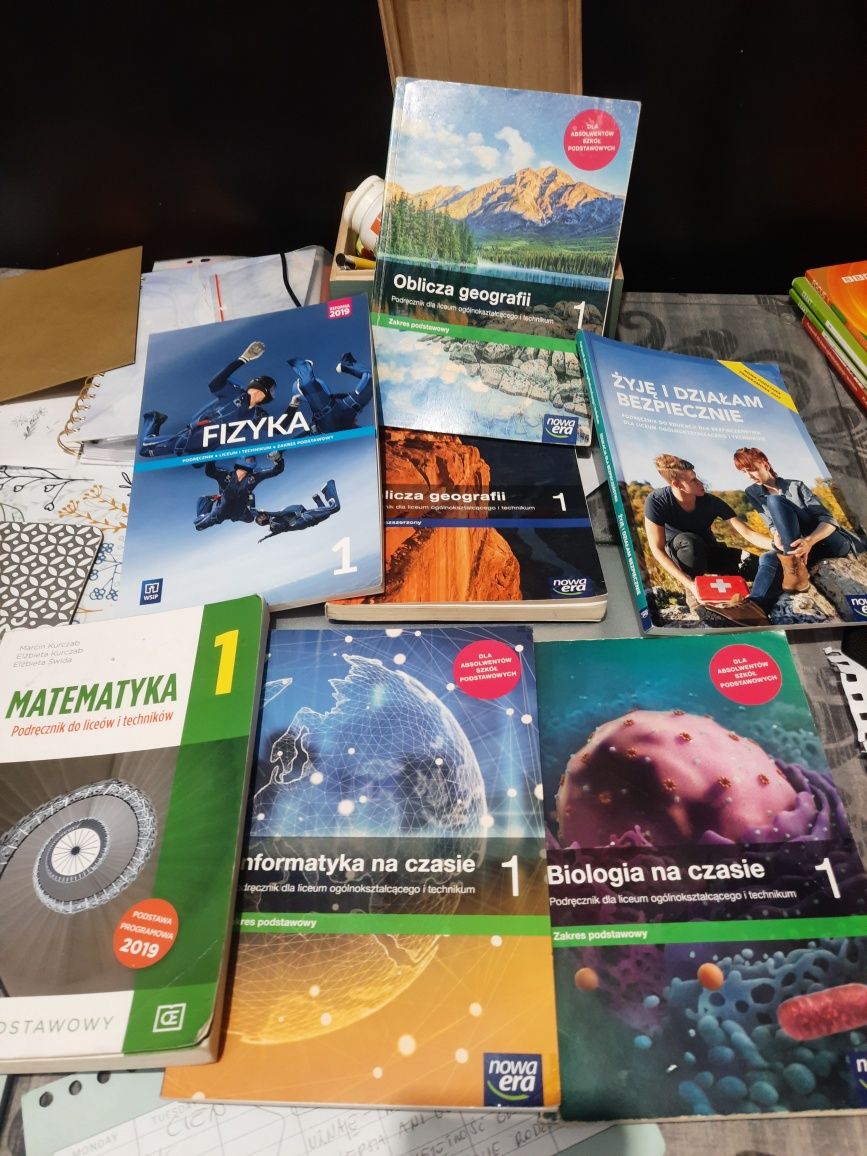 sprzedam podręczniki klasa 1 technikum lub liceum