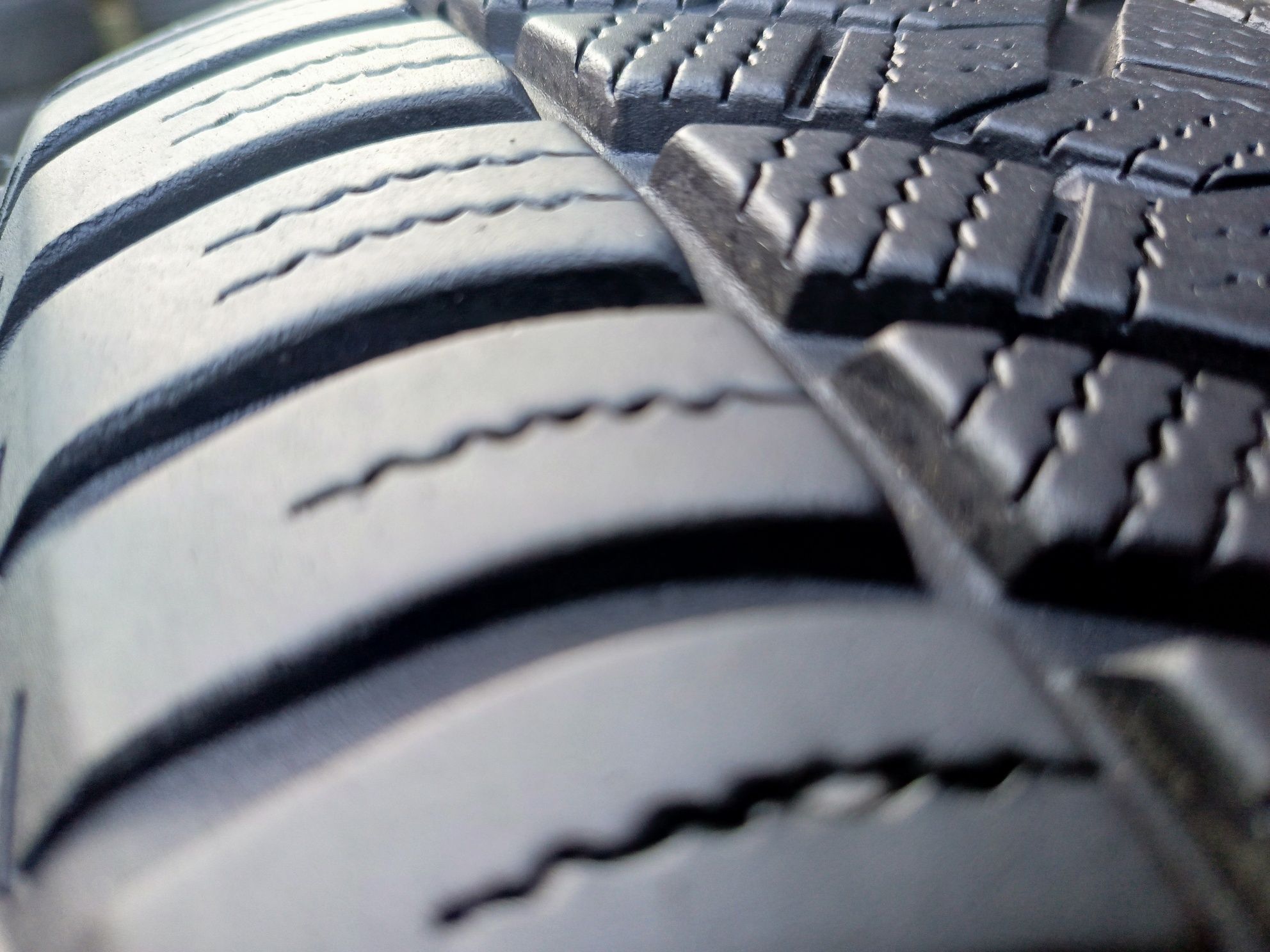 Sprzedam bardzo ładne opony 205/60 r15