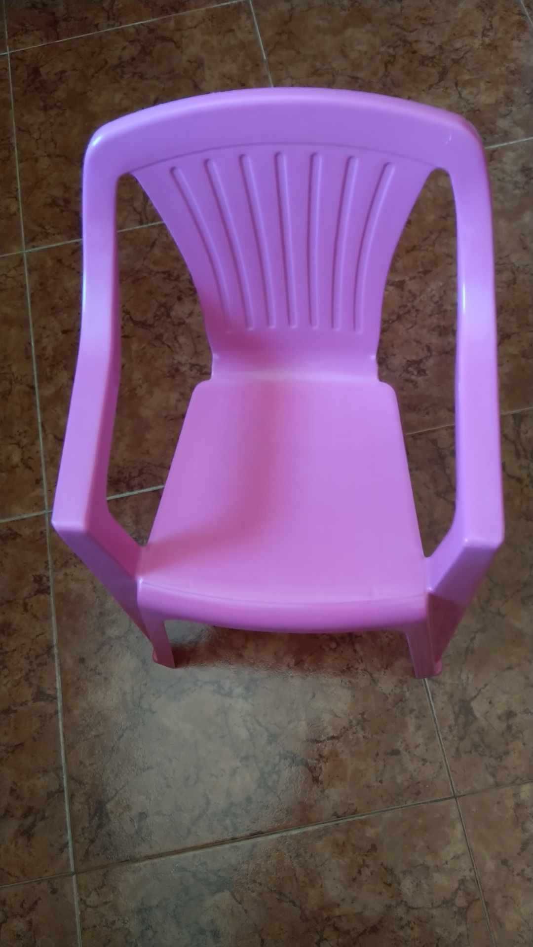 Cadeira rosa plastico