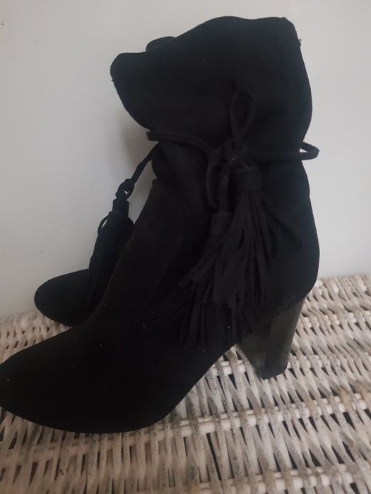 Botki czarne zamszowe na słupku