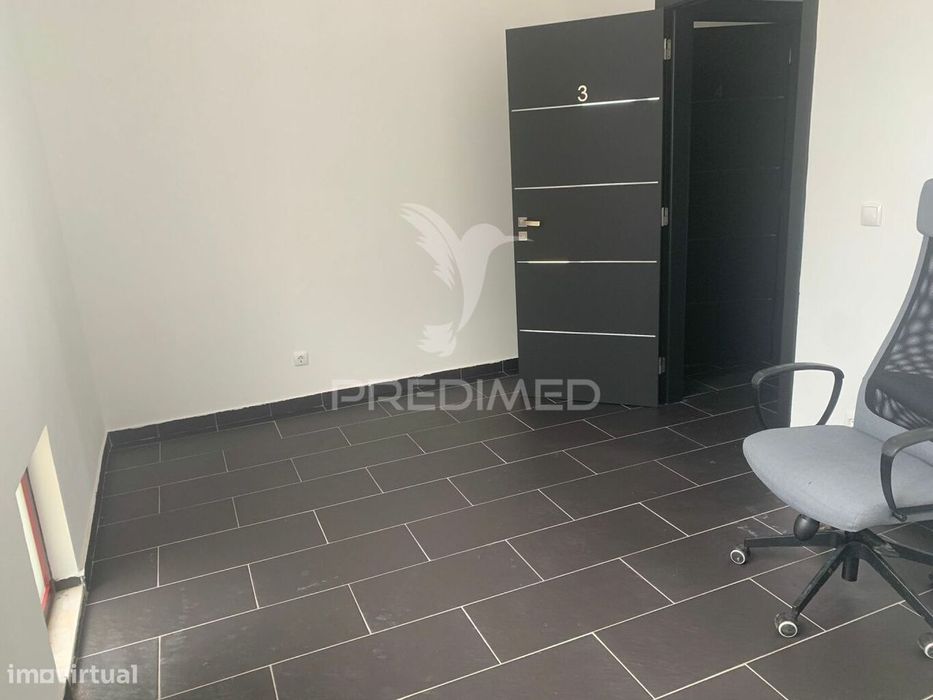 Escritórios amplos e espaçosos em Évora