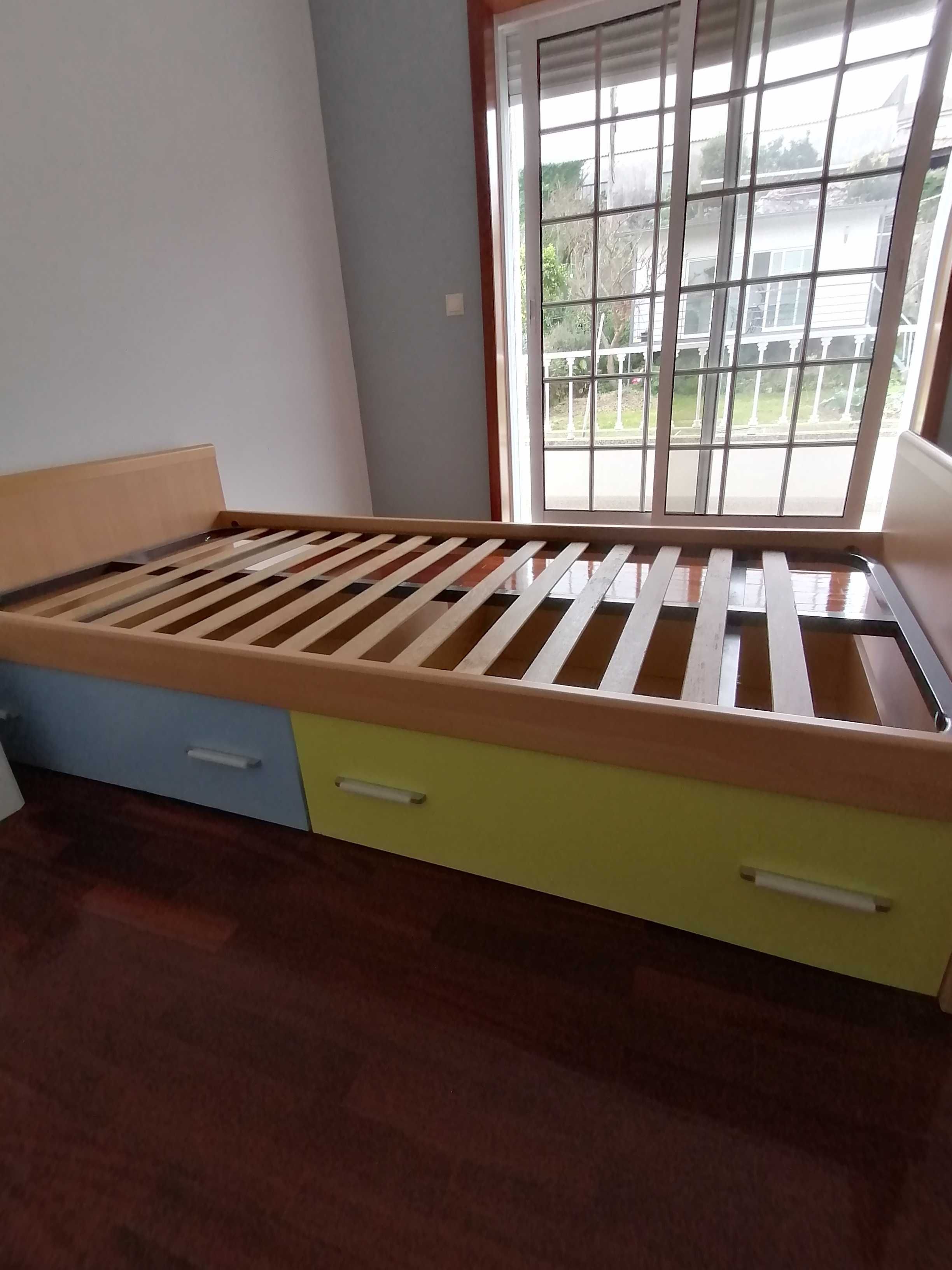 Mobília de quarto para Criança - Cama+ Roupeiro+ Camiseiro Alto