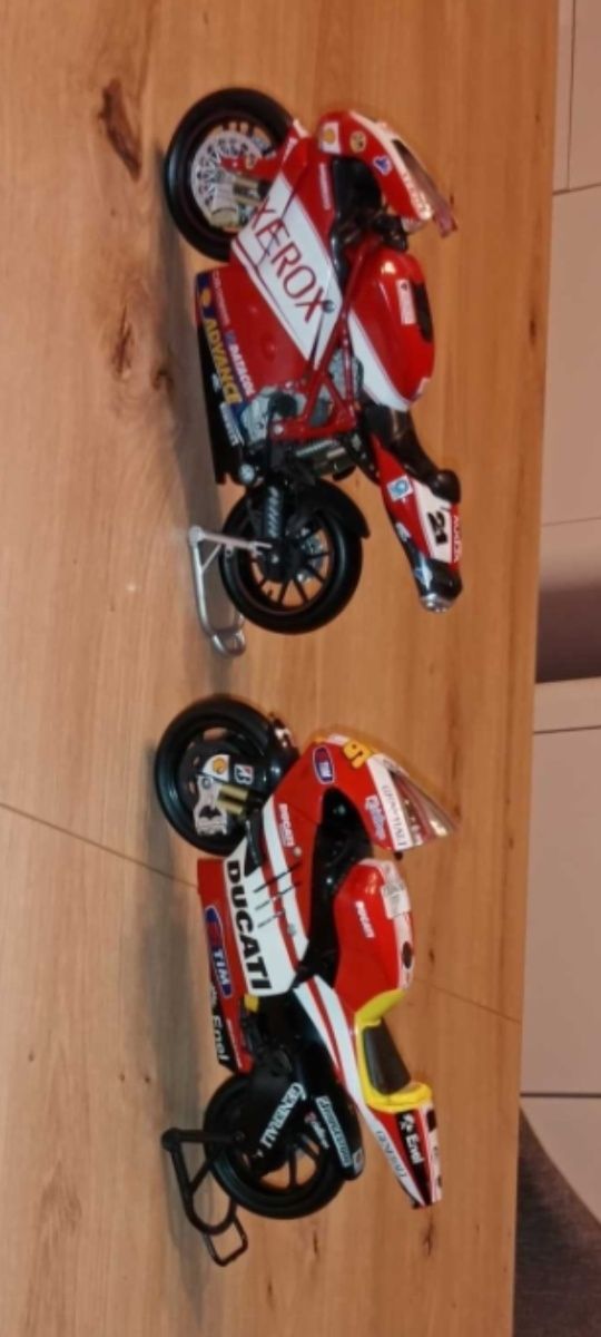 14 modeli motocykli ścigaczy w skali 1:12