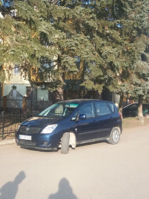 Тойота корола версо 2003р