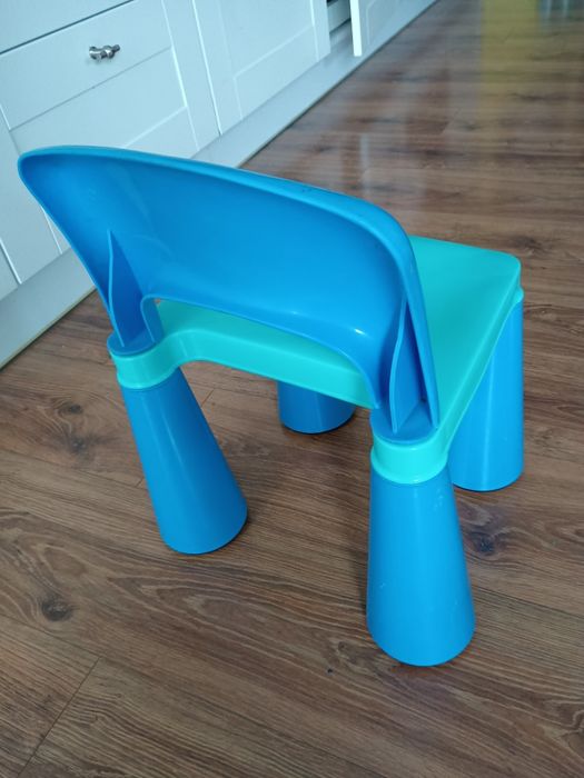 Krzesełko plastikowe dla dziecka