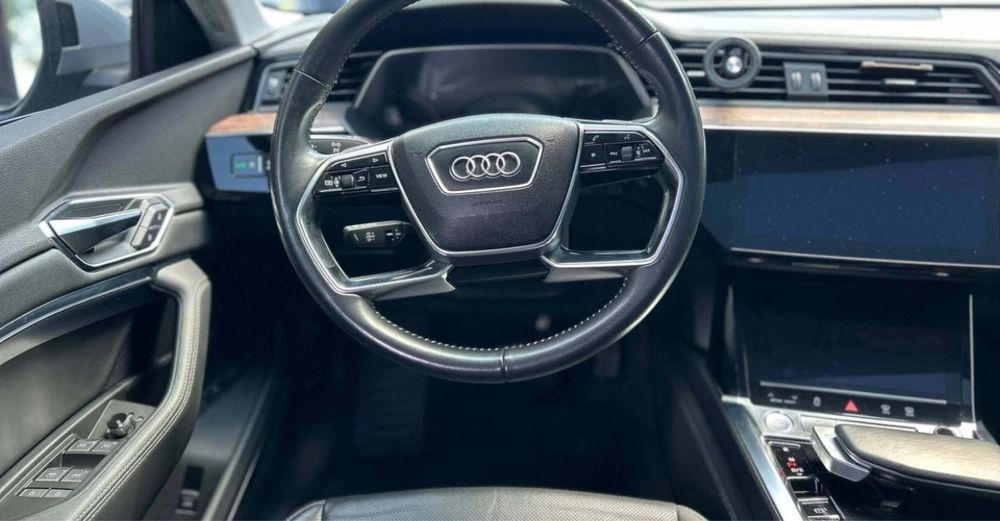 Аренда/выкуп Audi e-tron