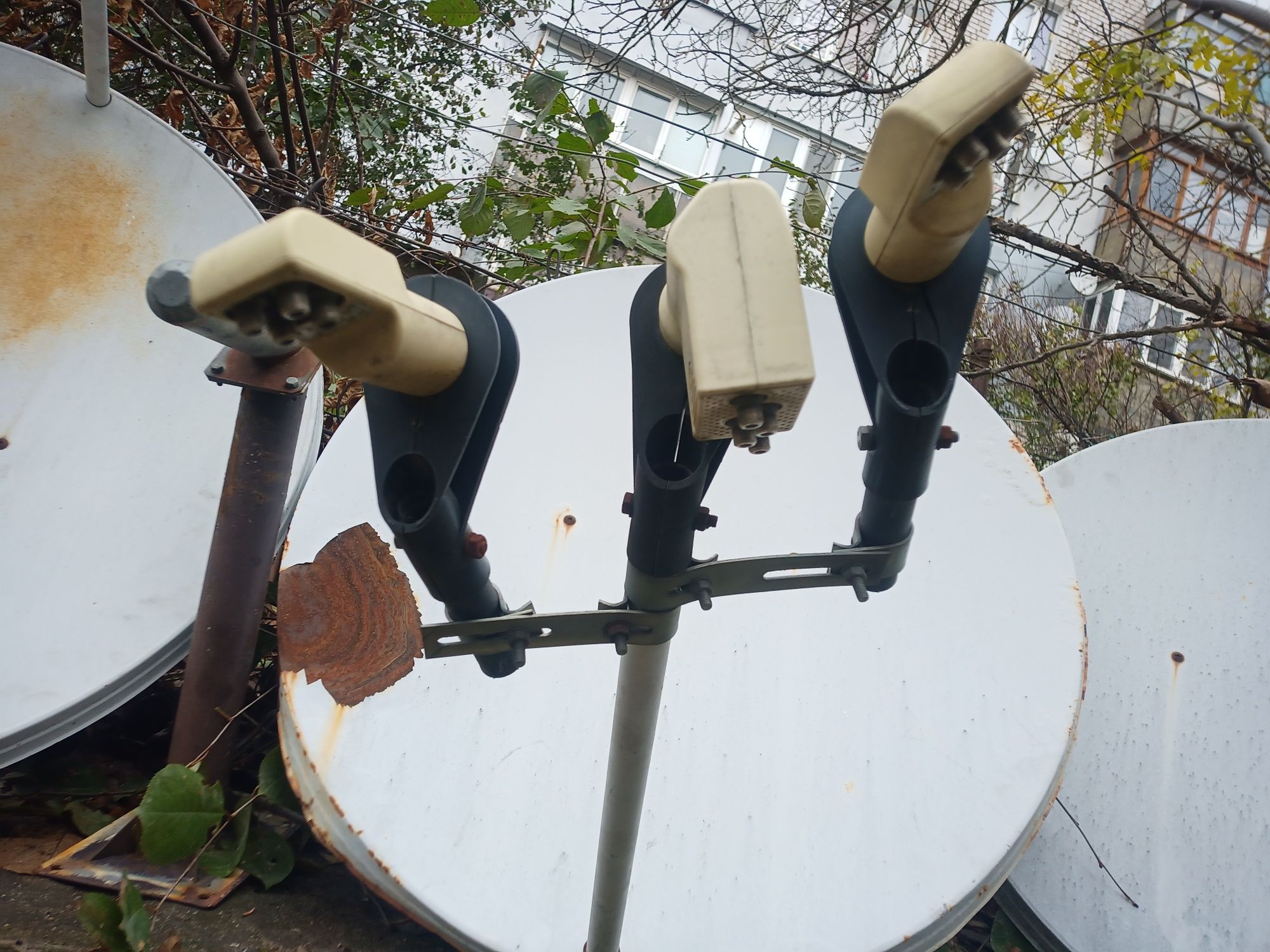 Офсетная спутниковая антенна 85-90 см
