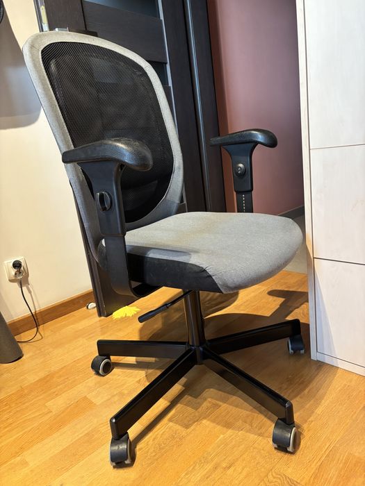 Fotel biurowy Ikea Flintan z podłokietnikami