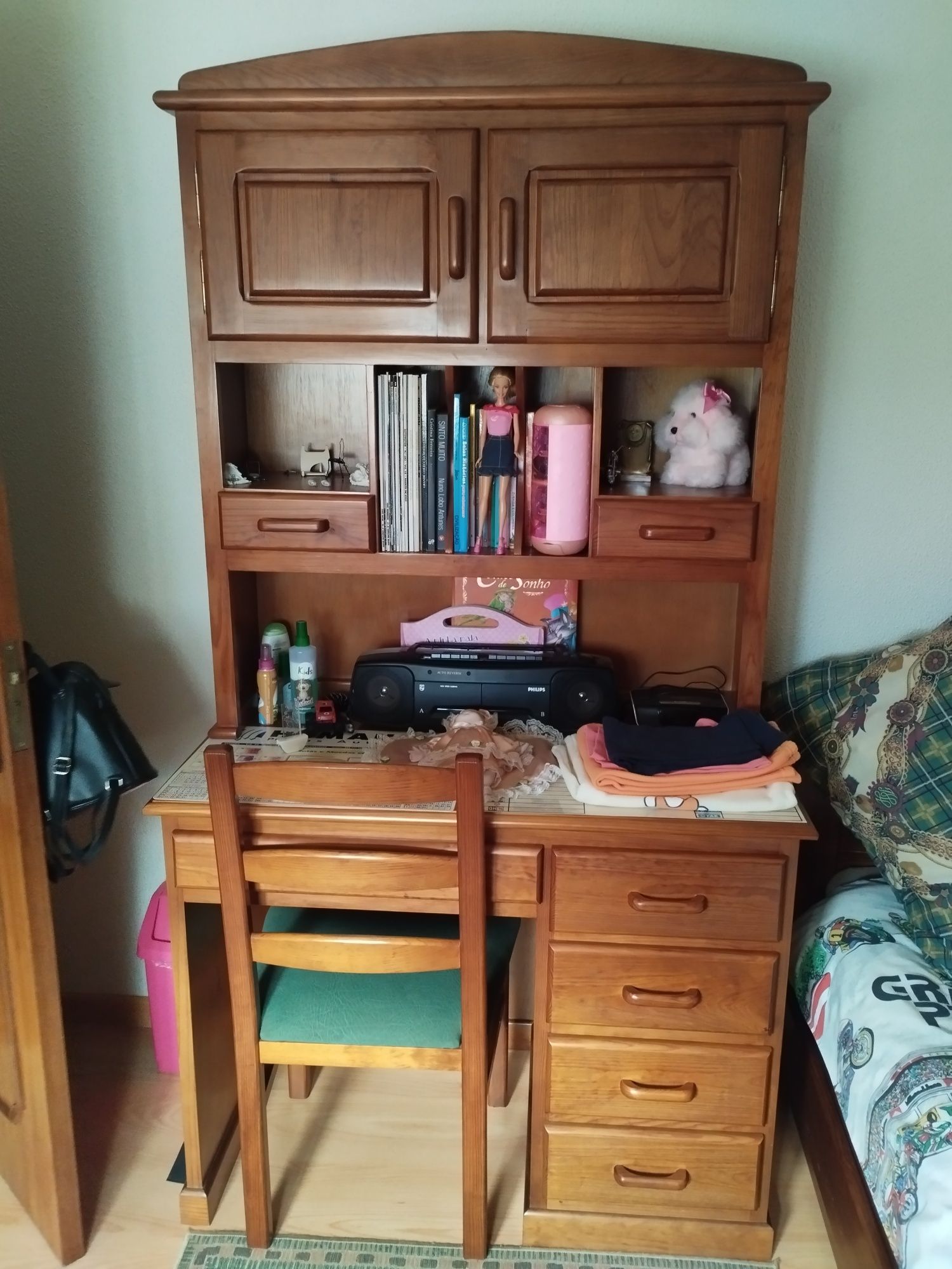 Mobília completa de quarto solteiro em excelente estado