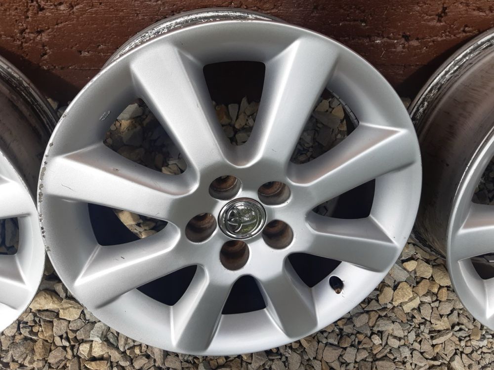 alufelgi 16nastki do toyoty Avensis
