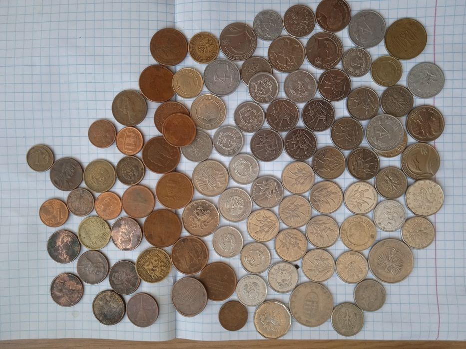 Монеты мира 93 штуки