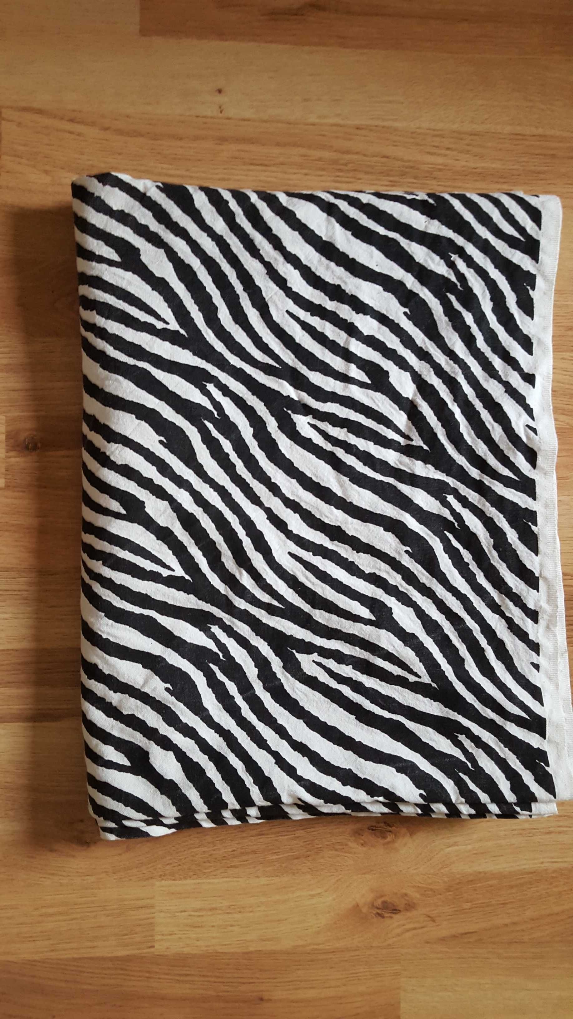 Narzuta czarno biała zebra 102x158 cm na łóżko dziecka
