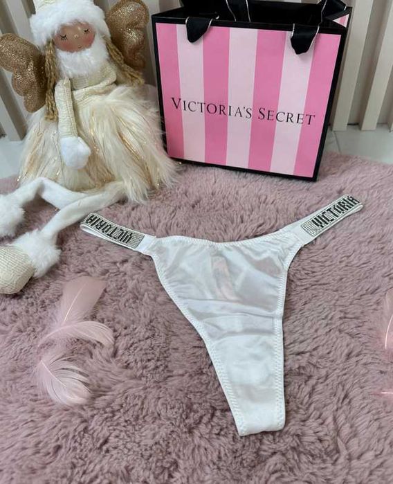 Stringi Victorias Secret M różne kolory