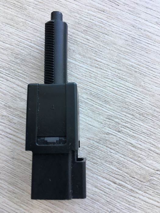 Жабка, кінцевик включення стоп сигналу на Nissan Qashqai j10