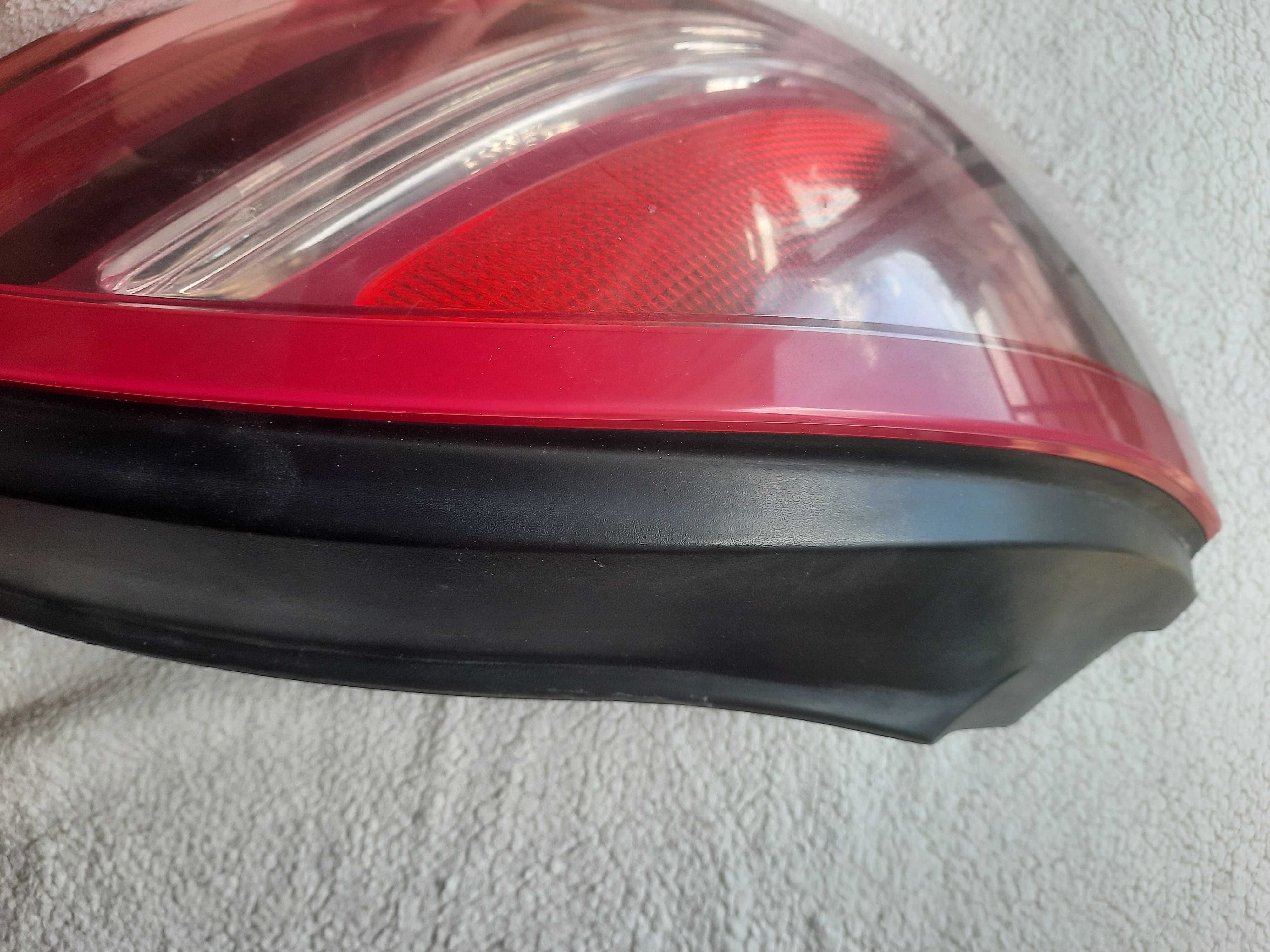 Farol traseira esquerda Nissan Almera Ano2001