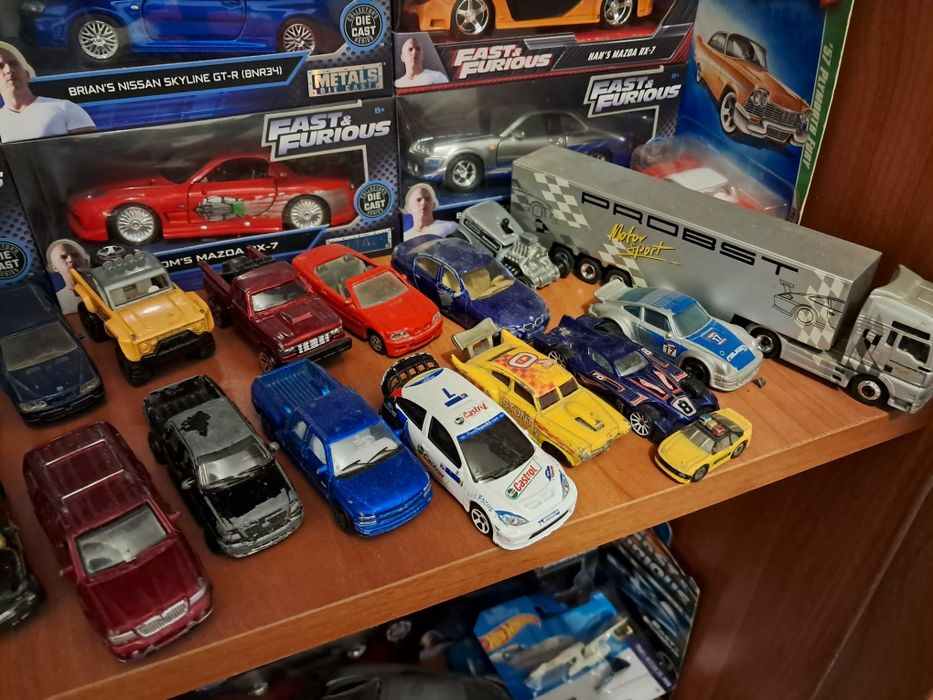 Carros em miniatura colecionáveis