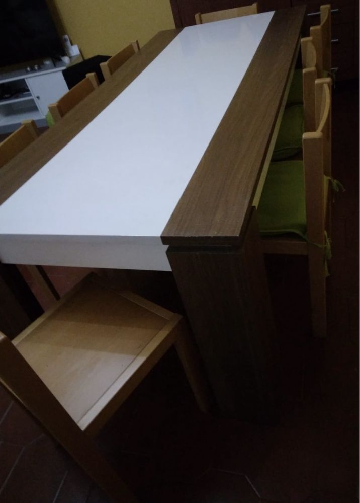 Conjunto mesa mais 8 cadeiras