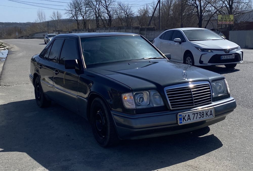 Продам лайнер. Mercedes W124 2.0 мех.